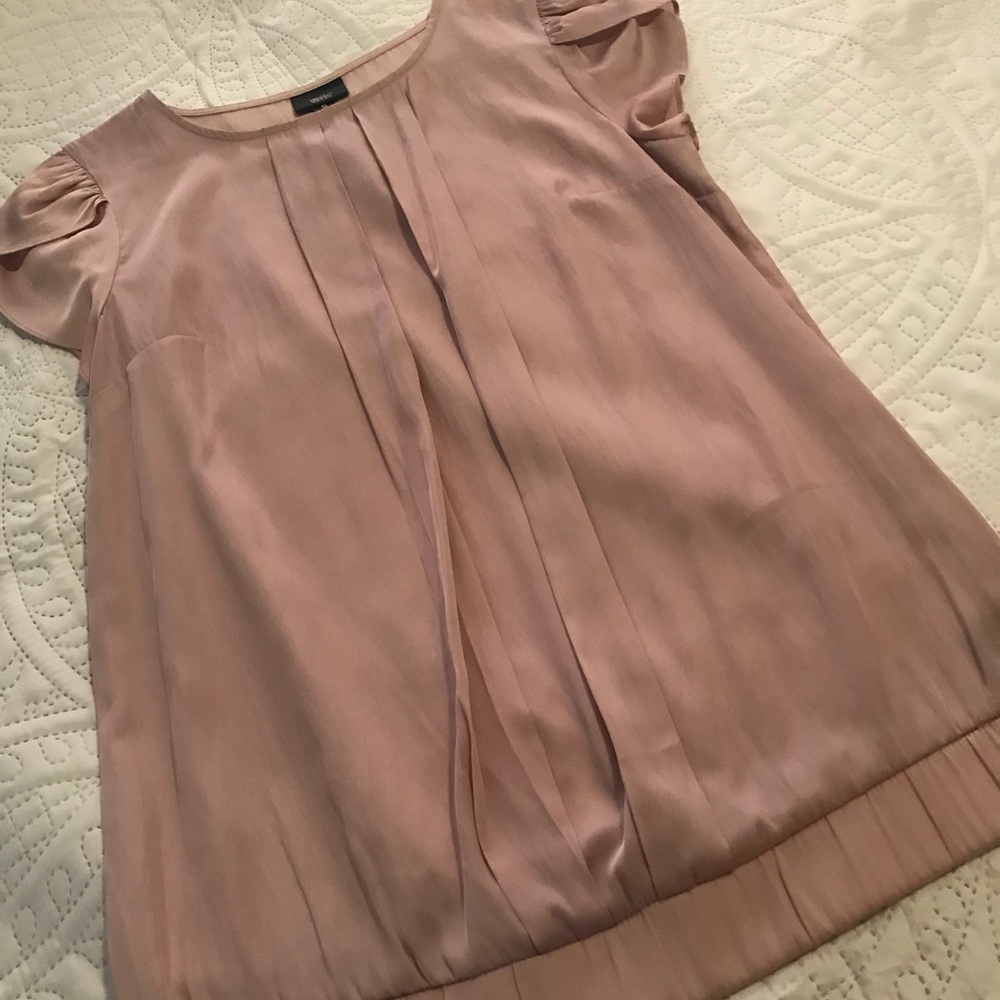 Pale pink top perfect w/ jeans or pencil skirt! ❤️